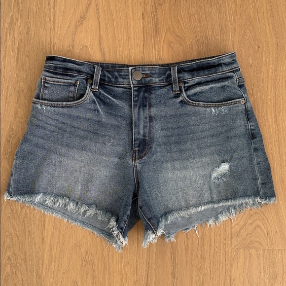 Evereve Denim Shorts - Picture 2 of 5